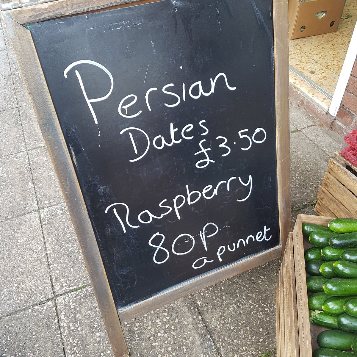5adayalcester's tweet image. Todays specials! #persiandates #freshraspberries