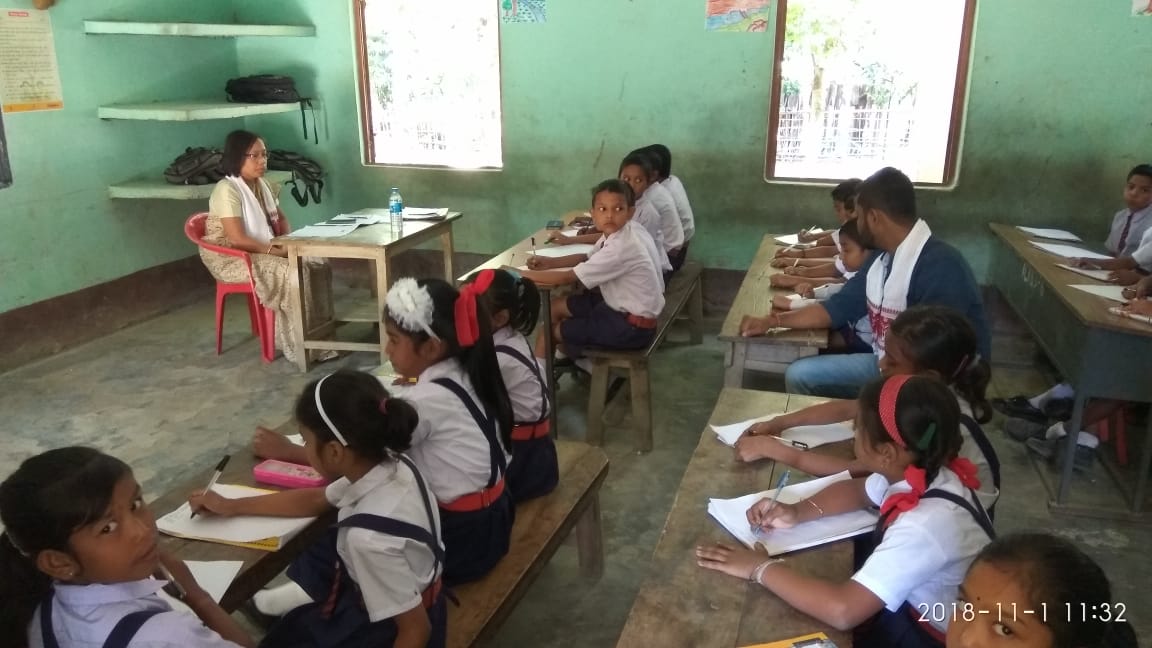 gunotsavassam's tweet photo. Sri Ratna Singha, (APS) SP, SB (Estt) participating as external evaluator in Anandapur LP #School under Tihu Barama Block of #Baksa #Gunotsav2 #GunoutsavAssam #Gunotsav #VisitGunotsavAssam #SSAAssam #QualityIntervention #Education #Assam #India @mygovassam https://t.co/9yHjRChOpU
