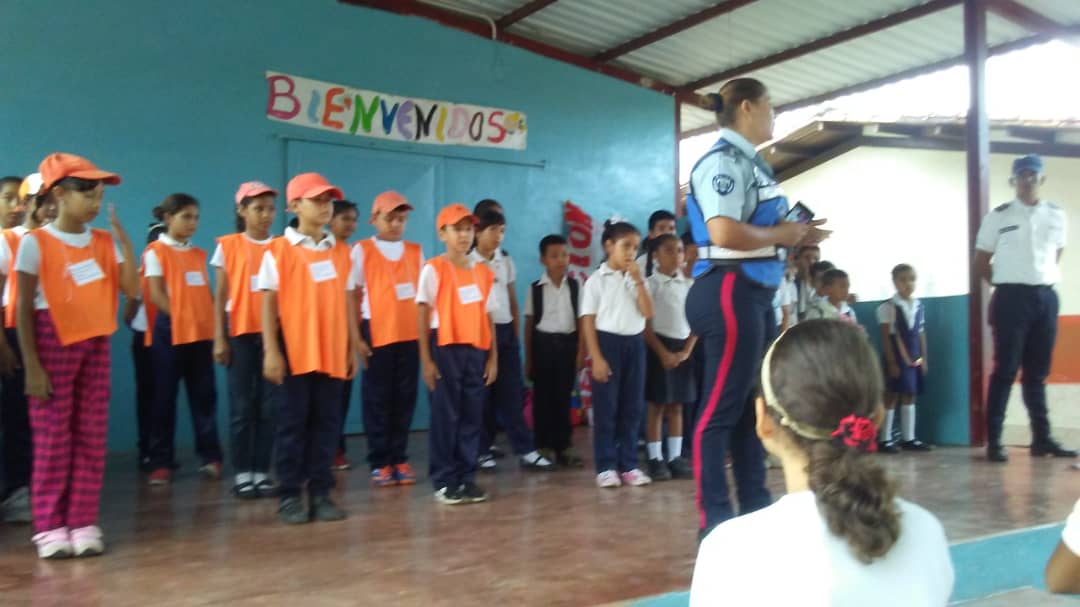 circuito1_11's tweet photo. #31Oct Juramentación de las brigadas estudiantiles de la Escuela Estadal La Tubería https://t.co/bfgs5h1oov