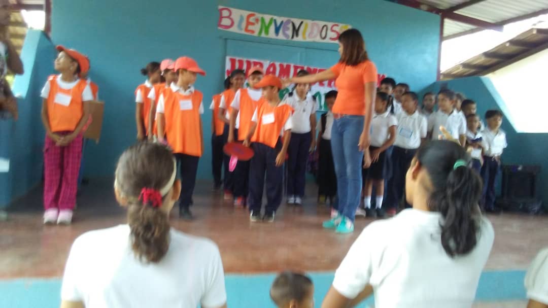 circuito1_11's tweet photo. #31Oct Juramentación de las brigadas estudiantiles de la Escuela Estadal La Tubería https://t.co/bfgs5h1oov