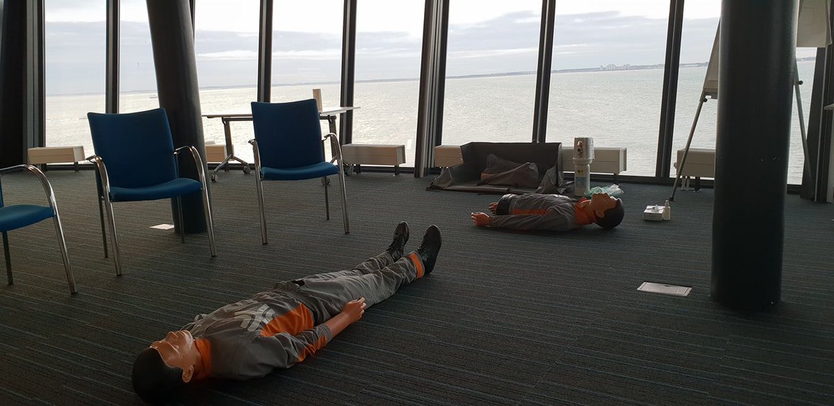 BHVTZ's tweet photo. BLS / AED Cursus op mooie locatie in @gem_vlissingen bij het Loodswezen. #Vlissingen #Loodswezen https://t.co/mT0bUBdmLc