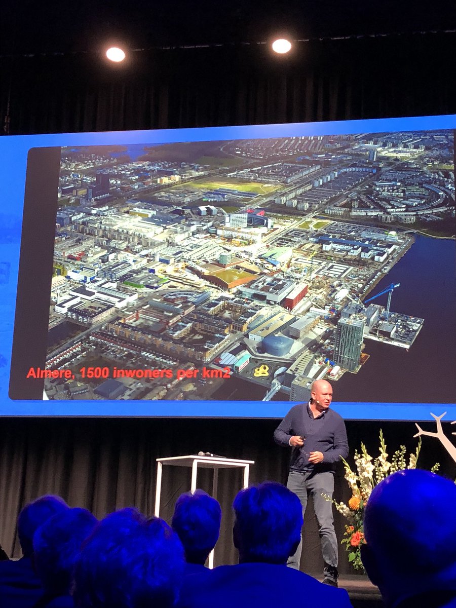 #deltacongres verstedelijking als tweede “inconvenient truth” naast klimaatverandering. Steeds meer inzet nodig om steden boven water te houden, ook in Nederland! Het bouwen moet anders, duurzamer, flexibeler qua gebruik met oog voor afbraak/ hergebruik  volgens <a href="/ReinierDeGraaf/">Reinier de Graaf</a>.