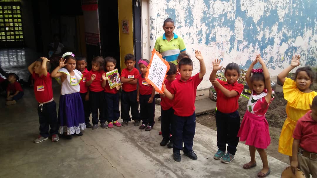 circuito1_11's tweet photo. #31Oct Juramentación de las brigadas de los niños y niñas del C.E.I. Alberto Arvelo Torrealba https://t.co/g4vtRmAhdk