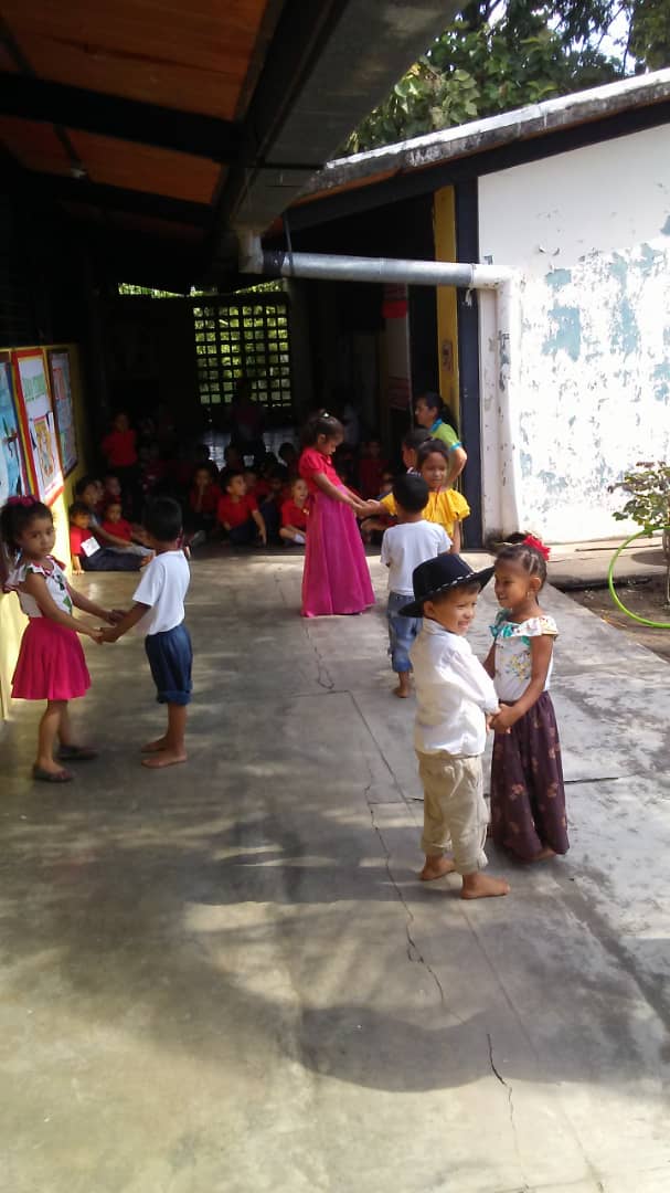circuito1_11's tweet photo. #31Oct Juramentación de las brigadas de los niños y niñas del C.E.I. Alberto Arvelo Torrealba https://t.co/g4vtRmAhdk