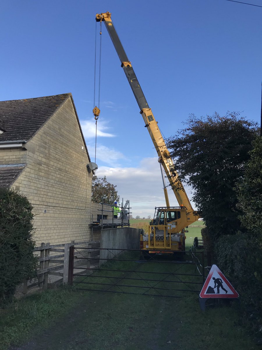 BaldwinConstruc's tweet image. Tight access for a crane lift in Leighterton yesterday lifting a big steel in for an extension. #crane #hire #contract #lift #steel #Extension #residential #local #grove