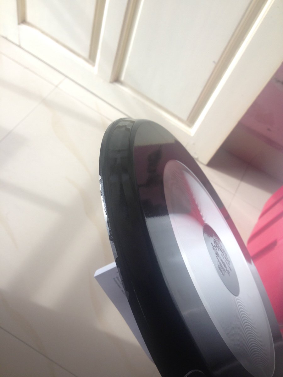 surend19's tweet image. @AmazonHelp this is fourth time sending fake and damaged product. You guys are horrible selling fake product in India. @amazon #amazonfraud #AmazonGreatIndianFestival #amazoncheating