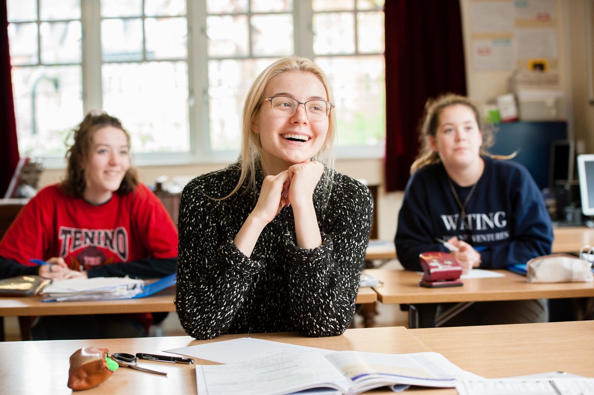 wychwoodschool's tweet photo. The future is bright, the future is now. Find out about your bright future tonight at our Wychwood Sixth Open Evening. Join us from 6.30pm #getyourquestionsready #preparetobeinspired #ALevels #BTECs https://t.co/brsVdUvMry