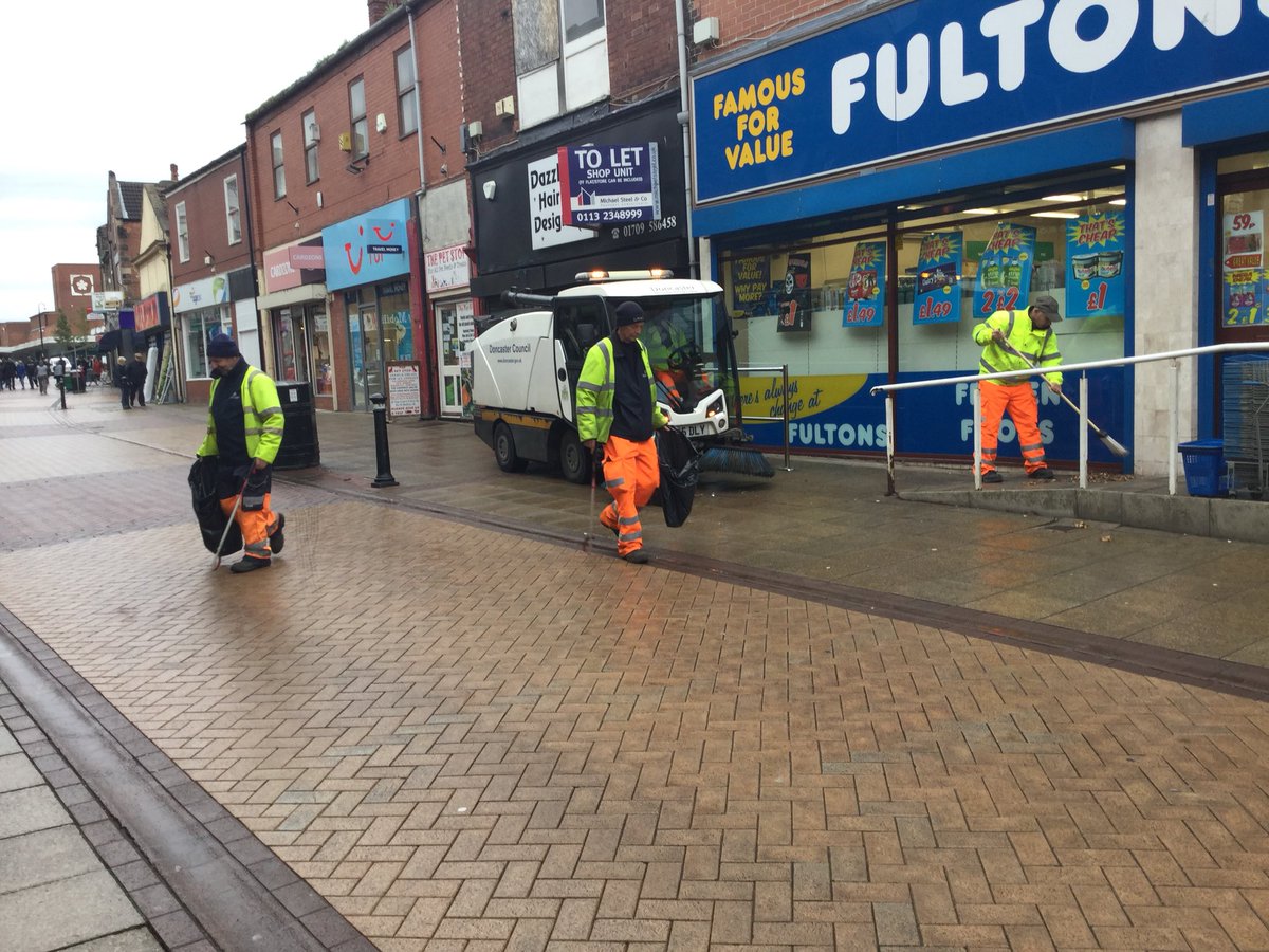 MyDoncaster's tweet image. THIS IS MY MEXBOROUGH - It’s all systems go for our action day as our army of staff, volunteers and trusty roadsweepers get to work cleaning up the high street. 

If you want to lend a ✋ then come down!

#thisismydoncaster