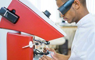 Häng med in i framtiden på Future Lab  – en nyhet på årets Swedental och Riksstämma. På upplevelseytan byggs en slags labyrint, där besökare kan leta sig fram genom 100 års tandvårdshistoria, fram till idag – och vidare! 
Läs mer här: swedental.se/2018/10/hang-m…

#ors2018 #swedental