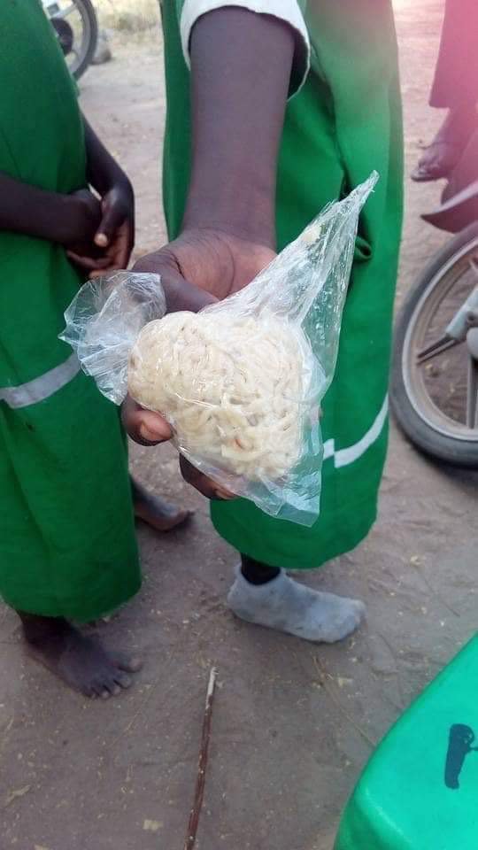 Shegelee's tweet image. That's the food from the school feeding programme costing $1.8m per day..#Massivescam