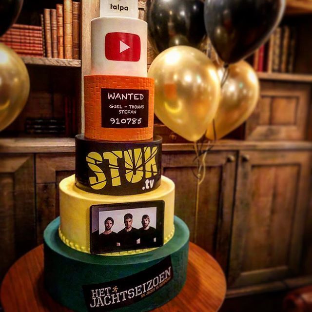 StukTV's tweet photo. Bij een goed huwelijk, hoort een mooie taart! 
#stuktv #teamstuk #talpa #talpanetwork @couturecakesnl https://t.co/SyI3pVQ4Eh https://t.co/AyJN5VvzSY