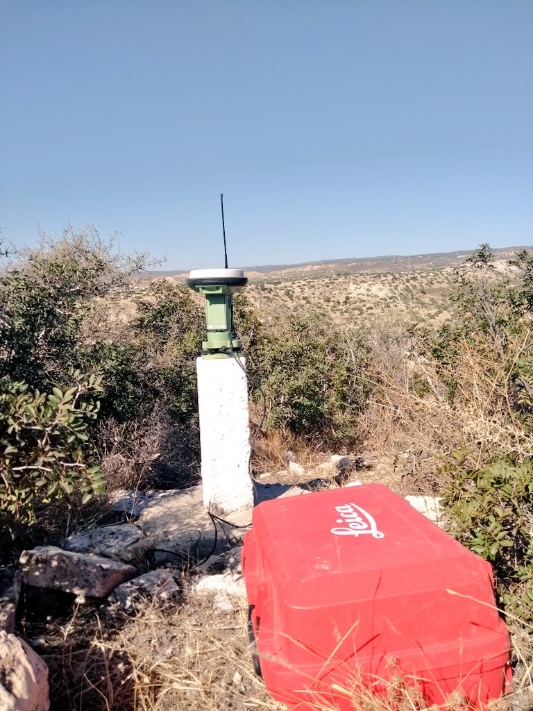42EngrRegt_Geo's tweet photo. This week the CO visited the 1 + 16 on Ex TRIG MED, a survey task in our Sovereign Base Areas in Cyprus #Geo #Survey #retentionpositive #wintersun https://t.co/wVyv3HgmTK