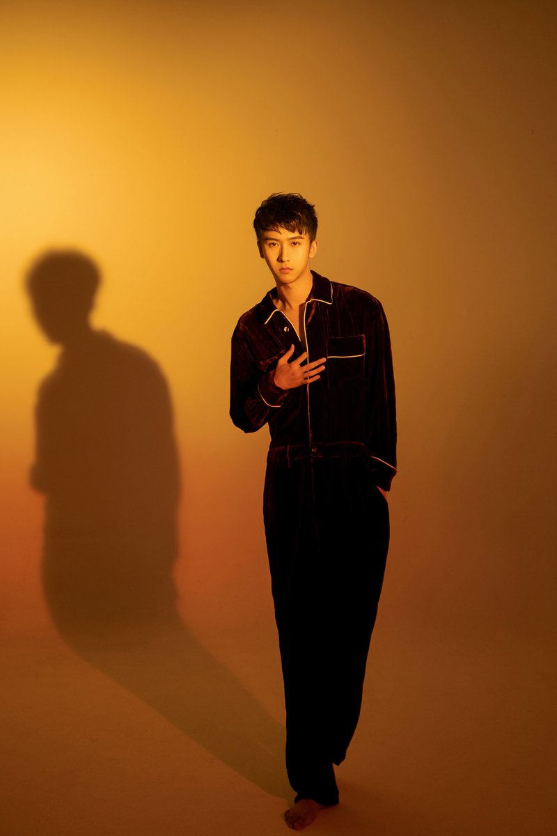 dovinarchive's tweet photo. 「 181101 」
Dongdong's Weibo update! ♡ (2/2)
↳ First set of teaser images for 「 Dovin Coming 」!

꒰ #何东东 #偶像练习生 ✧ #HeDongdong #IdolProducer ꒱ https://t.co/UklpQjv9mq