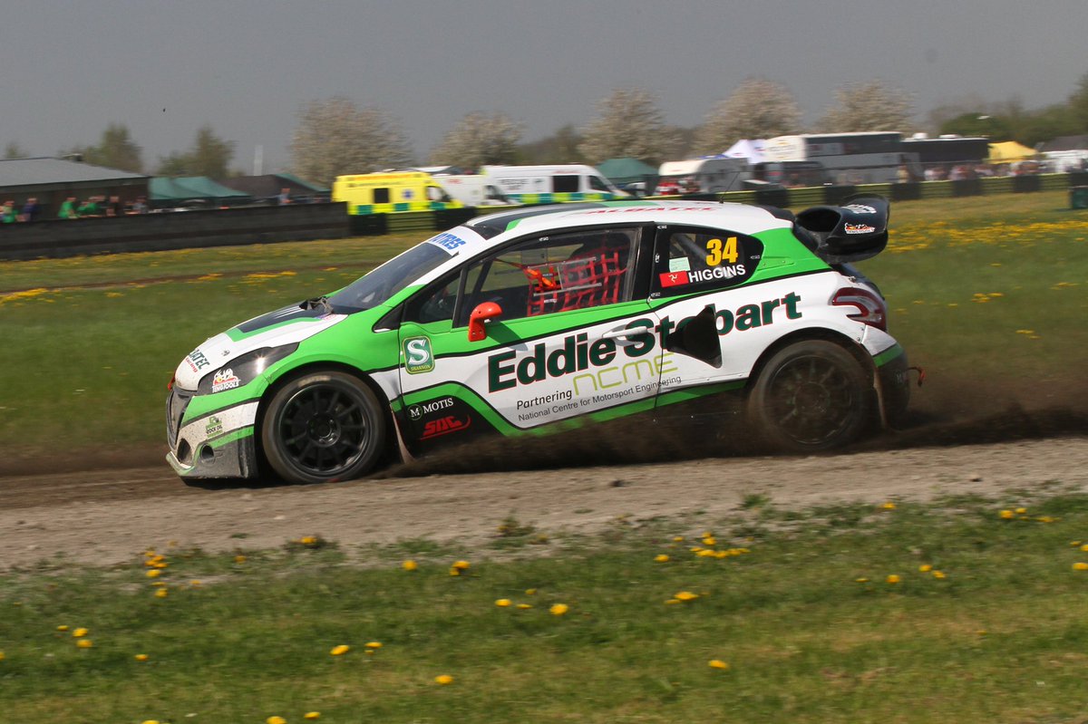 OfficialBARCHQ's tweet image. The coveted @BritishRallyx title will be decided at @SilverstoneUK on Sunday with three drivers gearing up for a titanic tussle as they bid to crowned champion 

📝 ➡️ bit.ly/2Q76kVq #BRX