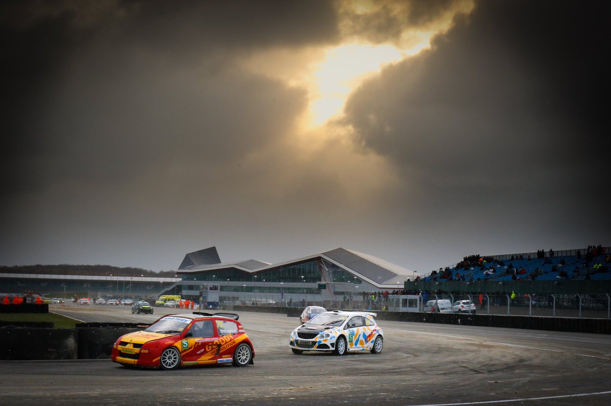 OfficialBARCHQ's tweet image. The coveted @BritishRallyx title will be decided at @SilverstoneUK on Sunday with three drivers gearing up for a titanic tussle as they bid to crowned champion 

📝 ➡️ bit.ly/2Q76kVq #BRX