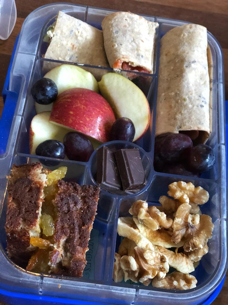 I'm starting a campaign today #loveapackedlunch where I want to help you with your packed lunch choices... send me your pictures, tag me in the hashtag above and i'll tell you the good the bad and offer suggestions for what else you could include for a balanced lunch.