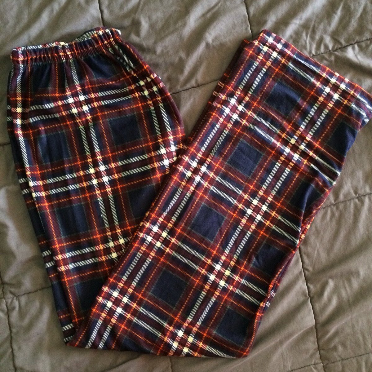 chxcy_'s tweet photo. 👖กางเกงลายสก๊อต 130฿ ส่งฟรีคุ้มมากเด้อ 🌻
สนใจเดมหรือแอดไลน์มาก็ได้จ้าาา 
🆔pless_ 

#กางเกงยีนส์ #พร้อมส่ง #BNK48maket #ตลาดนัดWANNAONE  #ชี้เป้าโปรถูก
#กางเกงลายสก็อต https://t.co/FE08kGkxTt https://t.co/kxcCcNo9jG