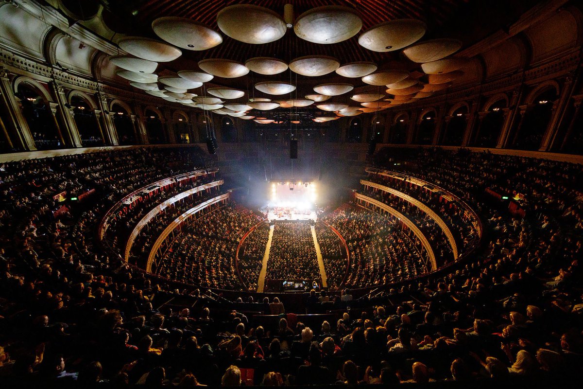 Grandmono's tweet photo. 🙌
.
.
#uktour #royalalberthall #london #grandmono #ontour #tourlife @caroemerald https://t.co/aJQQpdMTu6