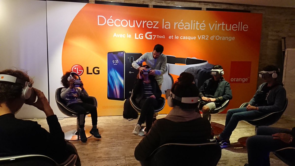 LaGeodeVR's tweet photo. Pendant les vacances,  la VR c'est tout les jours. Pensez à réserver vos places ! https://t.co/IJNqJLKZed