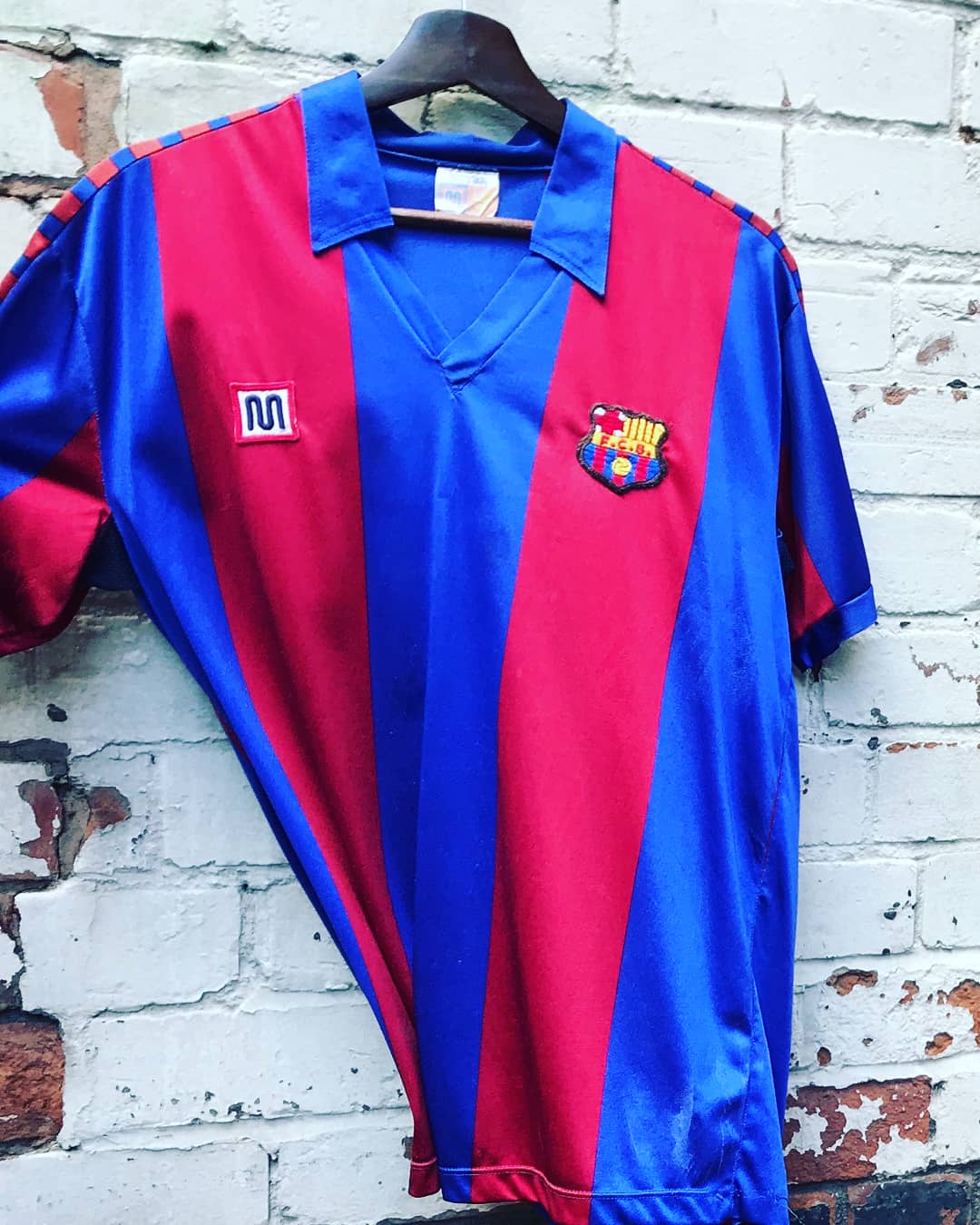 Happy Birthday to Mark Hughes, who turns 55 today Here is one of his match worn shirts from his Barcelona days. 