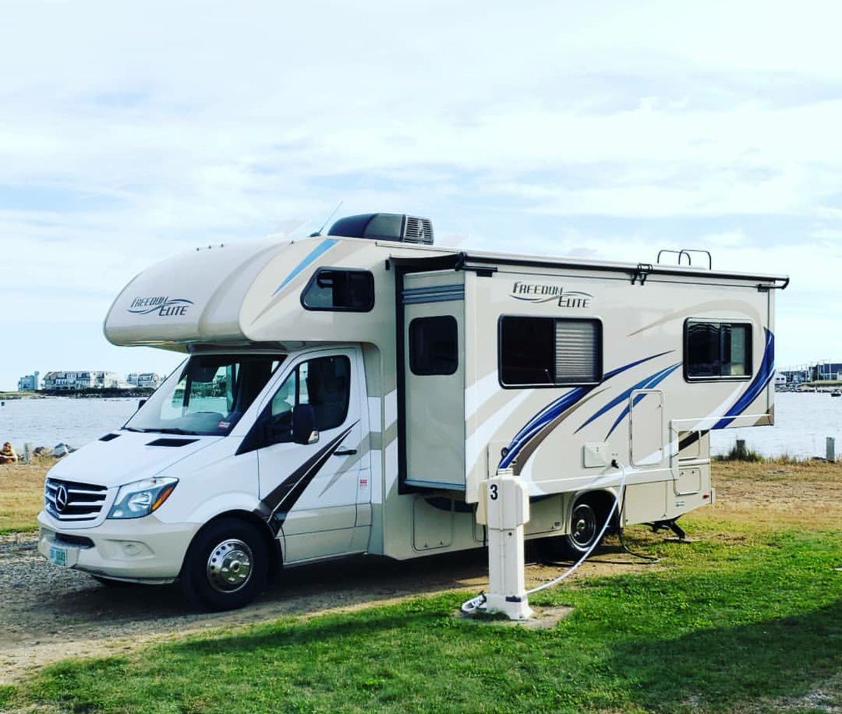 NHVacaRental's tweet image. We've added a Class C RV to our vacation rental offerings. #rvrental @RVshare @Outdoorsy