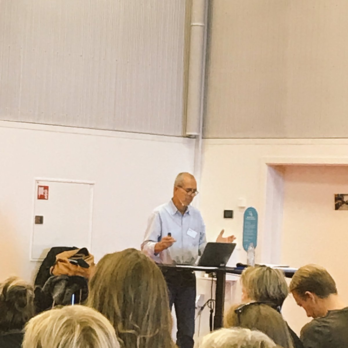 SigneBohm's tweet image. Vi har fået en ny helt! Læringsmiljøbegrebet har opnået heltestatus på meget kort tid si’r Stig Brostrøm. Men kan læringsmiljøet alt og løse alle problemer? Fokus på udvikling af inkluderende læringsmiljøer og et differentieret forældresamarbejde i dag på@kbhprof. #bhvchat