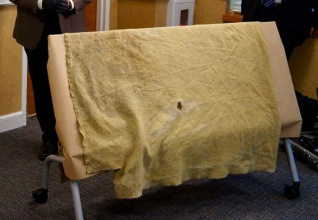 PhD_OnTheCouch's tweet photo. Plz RETWEET. Do you recognize this homemade curtain or blanket?!? #BayVillage #Cleveland #Ohio #AmyMihaljevic #1989 #Renner #BillHuffman #Spaetzel #Torsni 29YEARS!! https://t.co/cf4HY1EJal https://t.co/KaD1zd9uYm