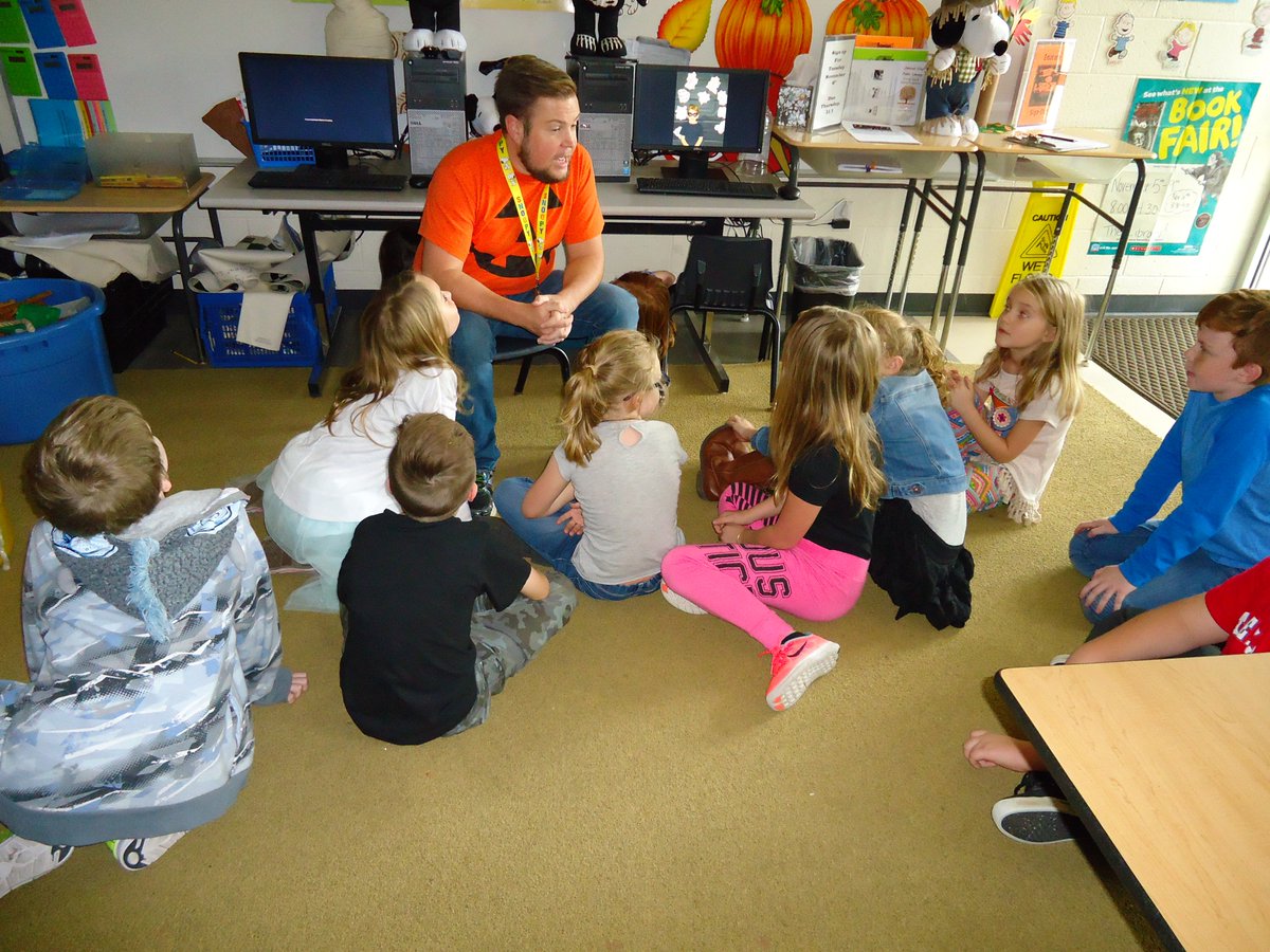 fmteducare's tweet photo. 🎃Halloween in Older Educare 🎃 Mr. Scott told "The Legend of Sleepy Hollow" 🎃they played a game of pass-the-head (with a 🏀) 🎃and made a craft #EducareRocks #IsItHalloween #LegendOfSleepyHollow #HeadlessHorseman #FunFunFun https://t.co/UI9lQvI0Me