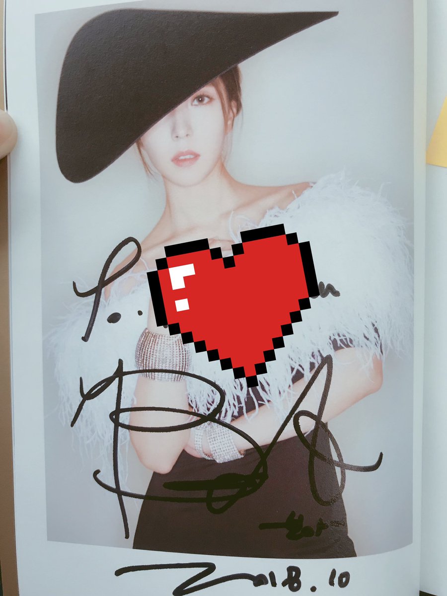 PrettyBoA's tweet photo. My very first ‘To Me’ autograph from @boakwon 🤩🤩🤩!! Sadly I could not be there myself but at least she was reading my name in CHINESE🤩 Wish I would not miss it next time🤣
#womanshowcase #showcase  #BoA9a #boakwon #ボア #宝儿 #korea #seoul #보아 #SMTOWN  #BoA #WOMAN https://t.co/RCK99QAKAW