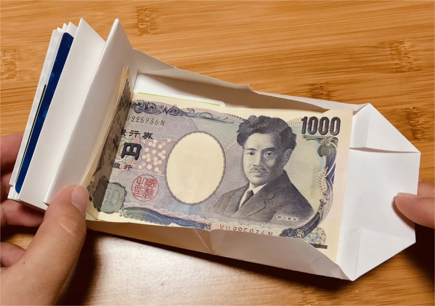 すごいｗｗｗＡ3サイズの紙一枚で、お財布が折れる？！立体的になるのに驚きですｗｗｗ