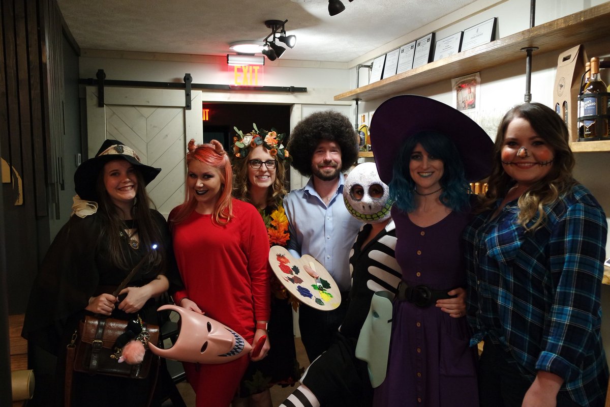 Rehthea's tweet photo. For Halloween Trivia Night I was Shock from the trio from Nightmare Before Christmas with my friends! We had a good trivia group! @charisma_71 @SuprMaryFace @MajinNate @NatesRN @EmiFirefly @laken_morrison https://t.co/YO9WbH9d04