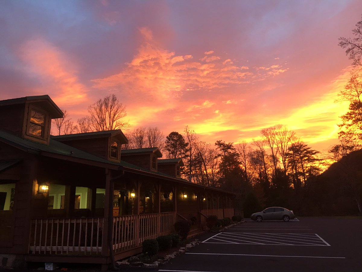 bkdavis's tweet photo. What a beautiful morning at BCG.  It’s going to be a great day! https://t.co/ZO7YOOQVcF