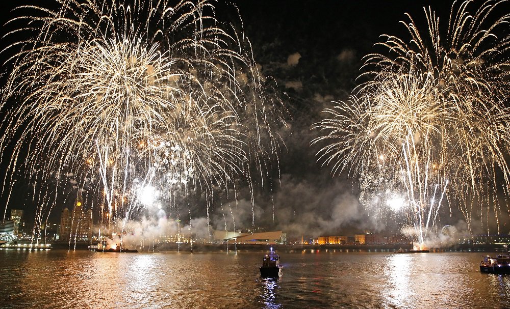 CultureLPool's tweet image. 🎇Fireworks 🎇 
🔥Fire displays 🔥
🏮Lanterns 🏮
🎨Facepainting 🎨

All on the Pier Head this Sunday for River of Light: The Elements with @RLB360. Entertainment begins at 5pm and the fireworks display starts at 6.30pm. More info 👉 bit.ly/rolelements18 #RiverofLight