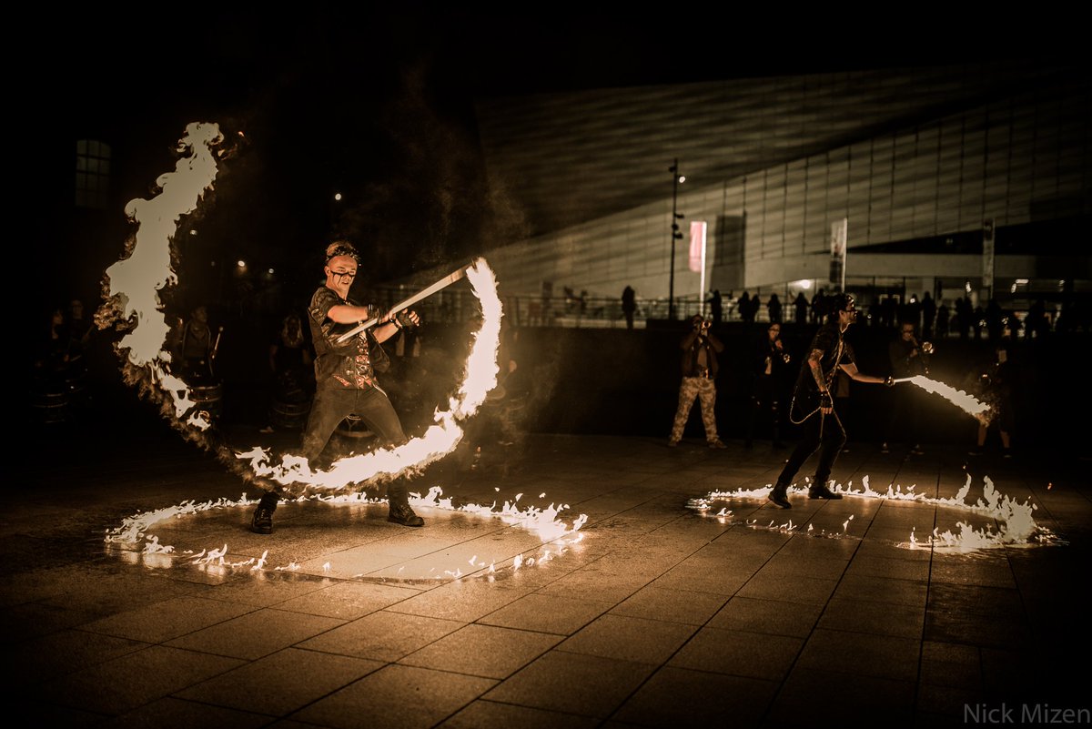 CultureLPool's tweet image. 🎇Fireworks 🎇 
🔥Fire displays 🔥
🏮Lanterns 🏮
🎨Facepainting 🎨

All on the Pier Head this Sunday for River of Light: The Elements with @RLB360. Entertainment begins at 5pm and the fireworks display starts at 6.30pm. More info 👉 bit.ly/rolelements18 #RiverofLight