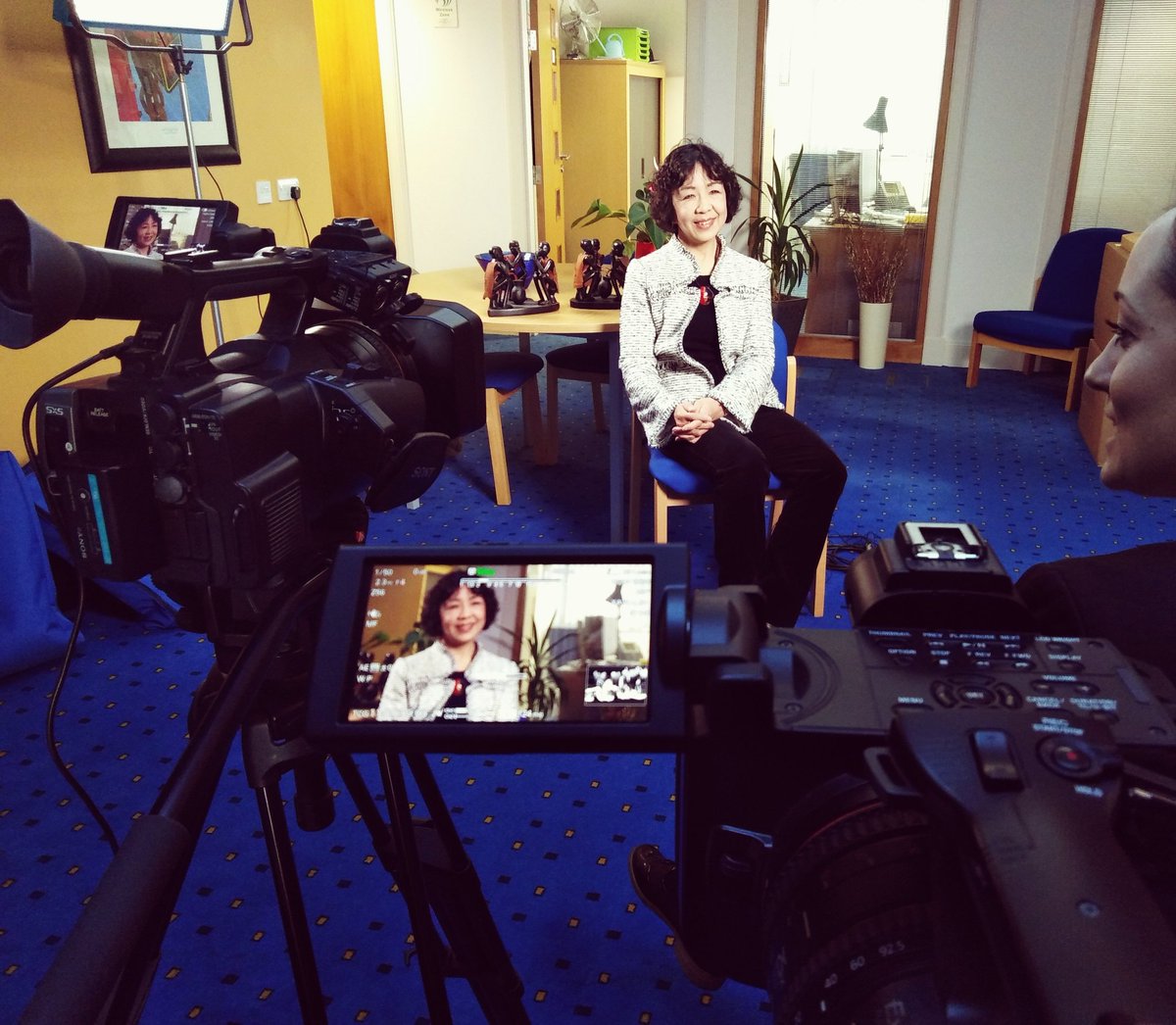 It was such a pleasure to meet Professor Janet Liao from <a href="/dundeeuni/">University of Dundee</a> today. 

Her videos will form part of weeks 1 and 4 of our new <a href="/OpenUniversity/">The Open University</a> <a href="/OUFreeLearning/">OpenLearn</a> course exploring the impact of Chinese oil firms in Africa. 

Coming soon!