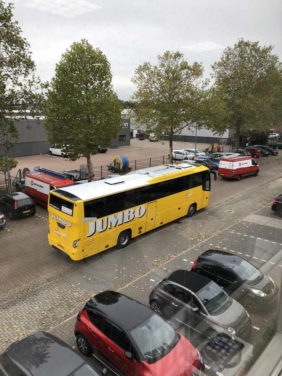 Hoe gaaf is dat?! <a href="/JumboSupermarkt/">Jumbo Supermarkten</a> haalt ons <a href="/VanWijnenGroep/">Van Wijnen</a> thuis op. Ook dat is service met een glimlach. #waarmaken wat je belooft. #indewereldvandeklant