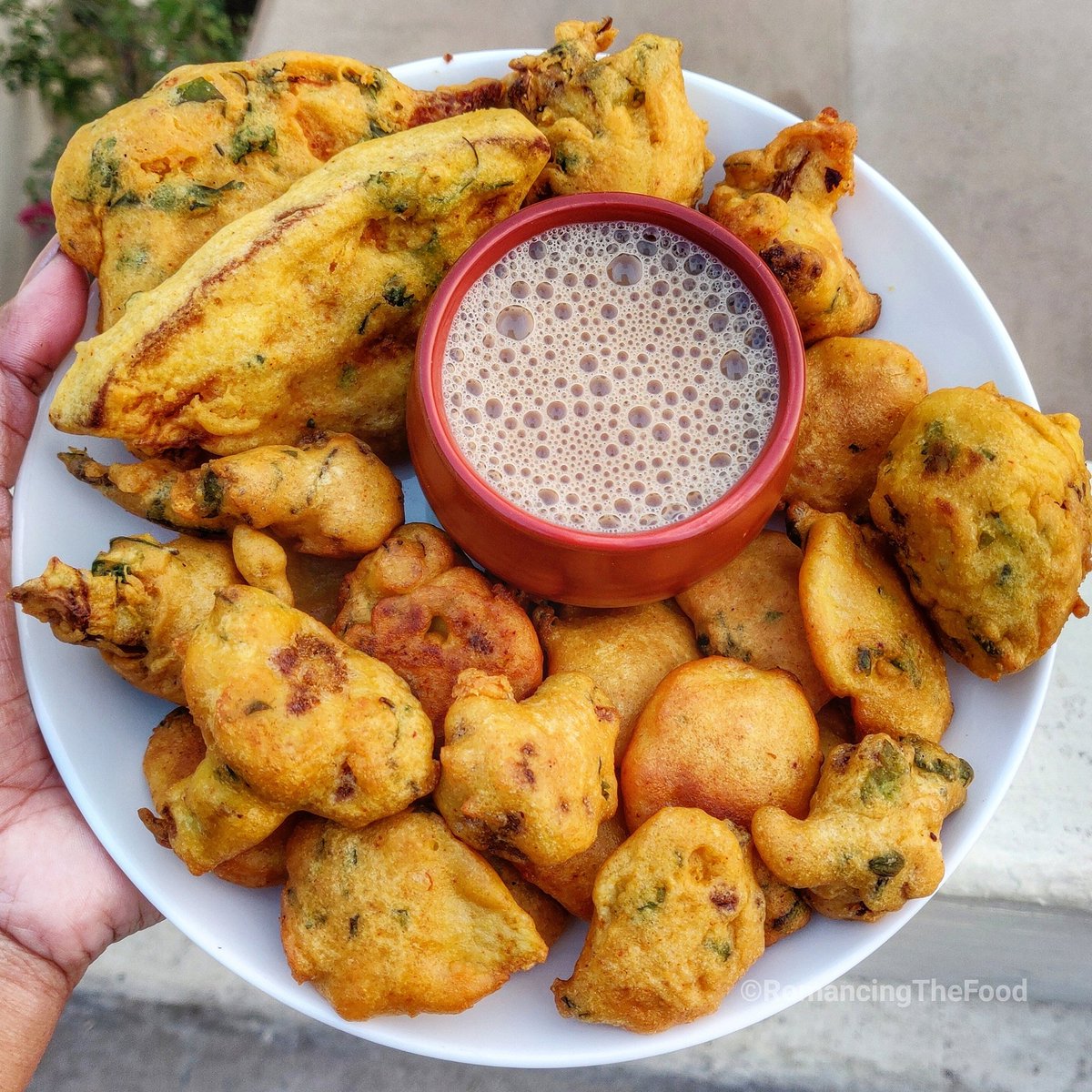 RomancingThFood's tweet image. Chai, Pakode aur dosto ke saath gupshup❤️
.
#shotononeplus #pakode #TeaLovers #op6 #foodcoma @LBBIndia @SoDelhi @fasefoodie @teekhi_mircheee @FoodAddaIndia @FoodManiacIndia