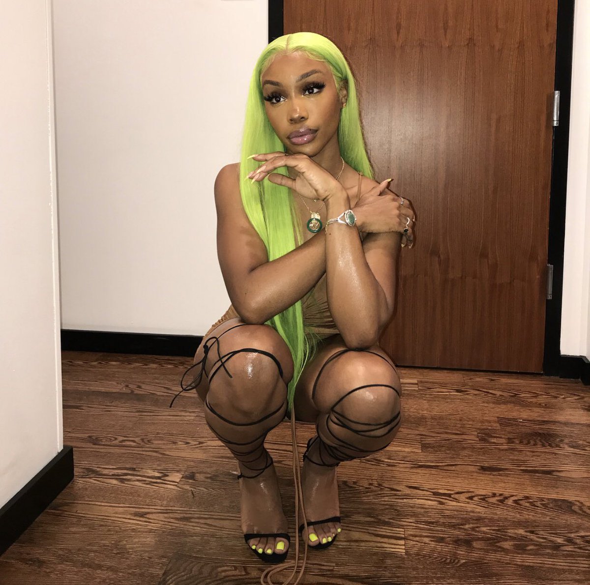 caittheegreat_'s tweet photo. Deez girls not slime enough 🐍 #PERIOD https://t.co/uItbhCOqKS