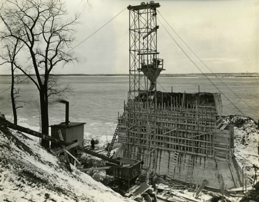 Le chantier et les environs du #pontMercier entre le 15 décembre 1932 et le 20 juillet 1933 <a href="/_BAnQ/">BAnQ</a> #TBT