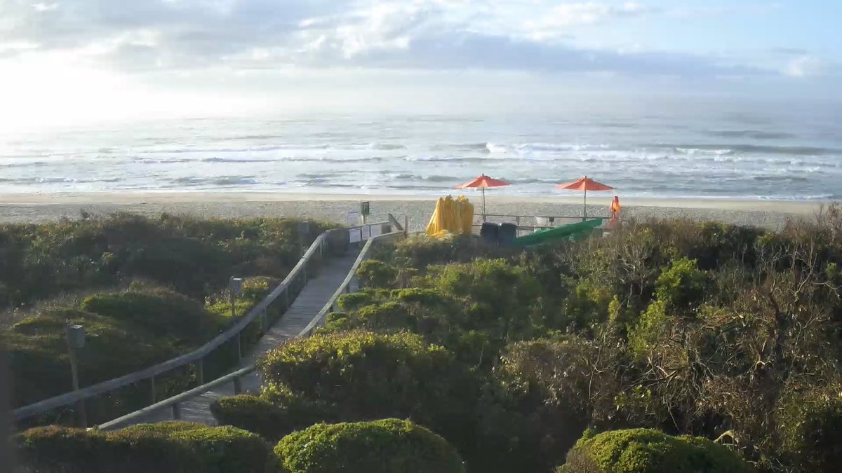 Good morning! Loving this photo from our webcam this morning! .
#mycrystalcoast  #atlantislodge #sunshine #pineknollshores #mycrystalcoast #crystalcoast #crystalcoastnc #travel #familyvacation #family #ncbeaches #atlanticbeach #nccoast #beach