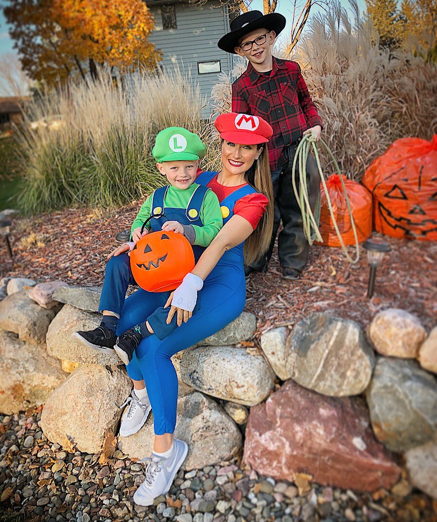 Mario, Luigi, and Rodeo Cowboy! 💥🤠 #Halloween2018 #AuntieNephews ❤️