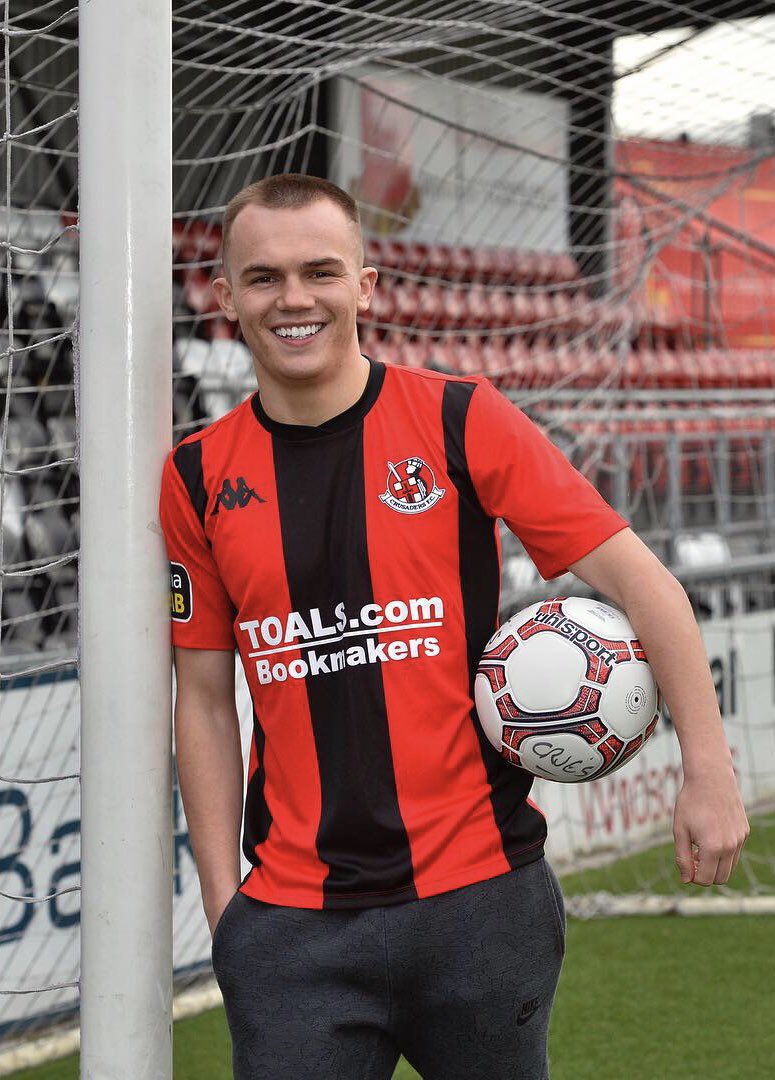 Roryh96's tweet image. Delighted to finally get the deal done and sign a 2 and a 1/2 year deal with @CrusadersFC ⚽️ can’t wait until January to start pushing for more titles. Let’s get this show on the road 🔴⚫️