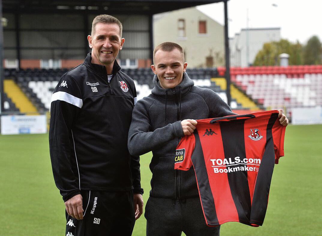 Roryh96's tweet image. Delighted to finally get the deal done and sign a 2 and a 1/2 year deal with @CrusadersFC ⚽️ can’t wait until January to start pushing for more titles. Let’s get this show on the road 🔴⚫️