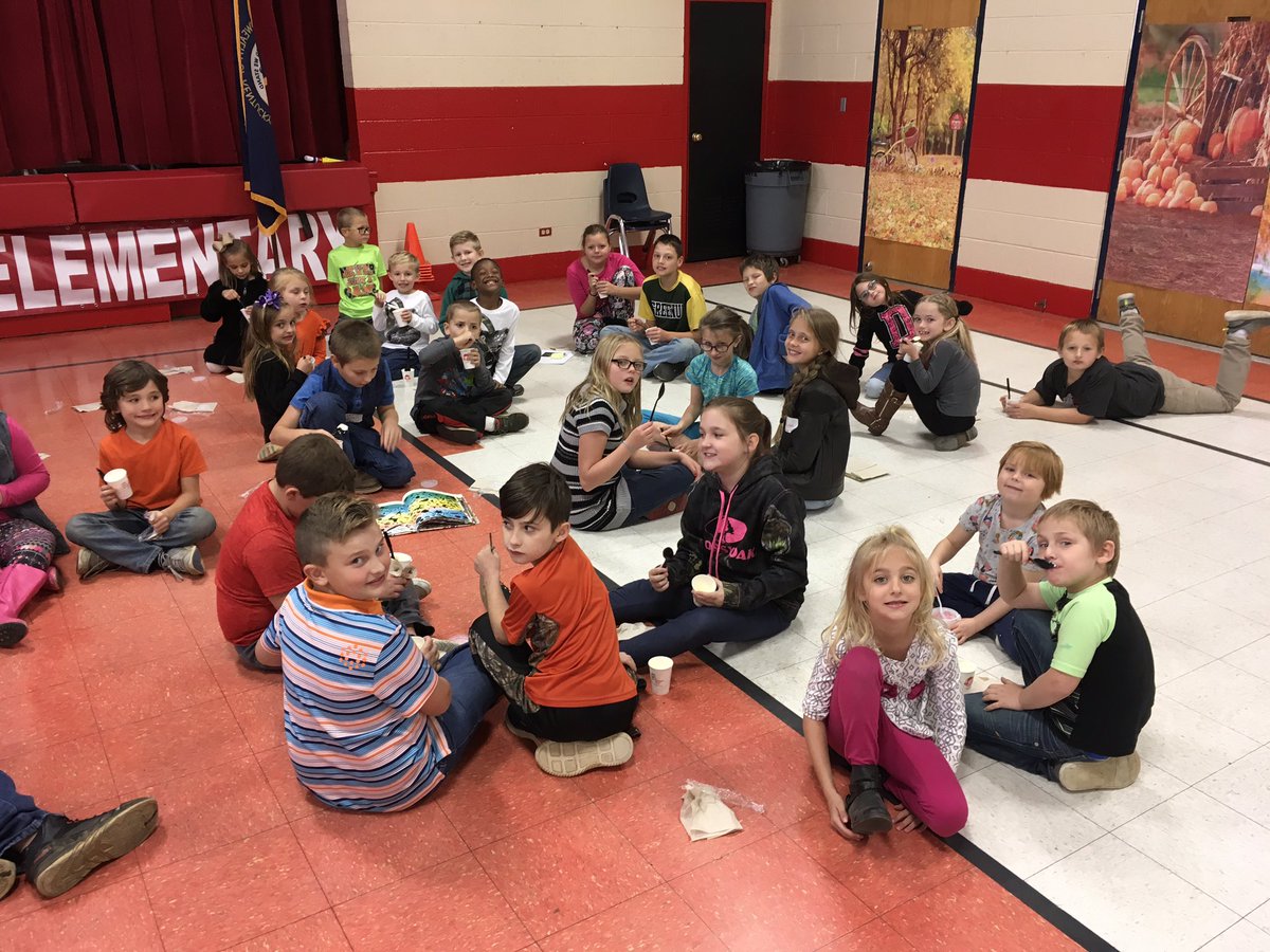 ArgilliteT's tweet photo. First nine weeks PERFECT ATTENDANCE ice cream social! Great job students! #ArgillitePride #GCMusketeerWay https://t.co/rkXEpVEy5s