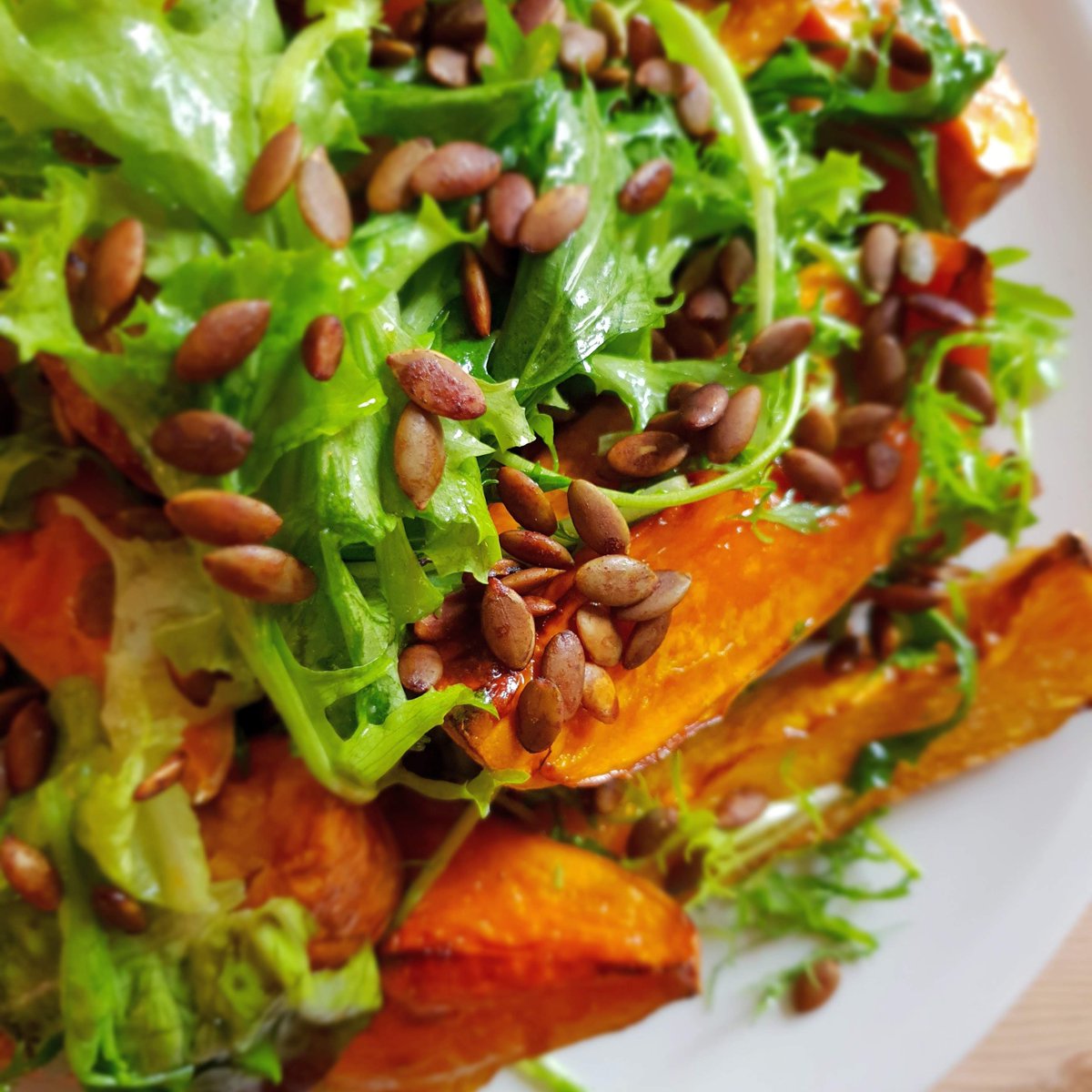 Roasted squash, Stilton and tamari pumpkin seeds.
#seasonalveg #seasonalmenu #squash #organic #fieldtofork #growyourown #organicrestaurant #farmrestaurant