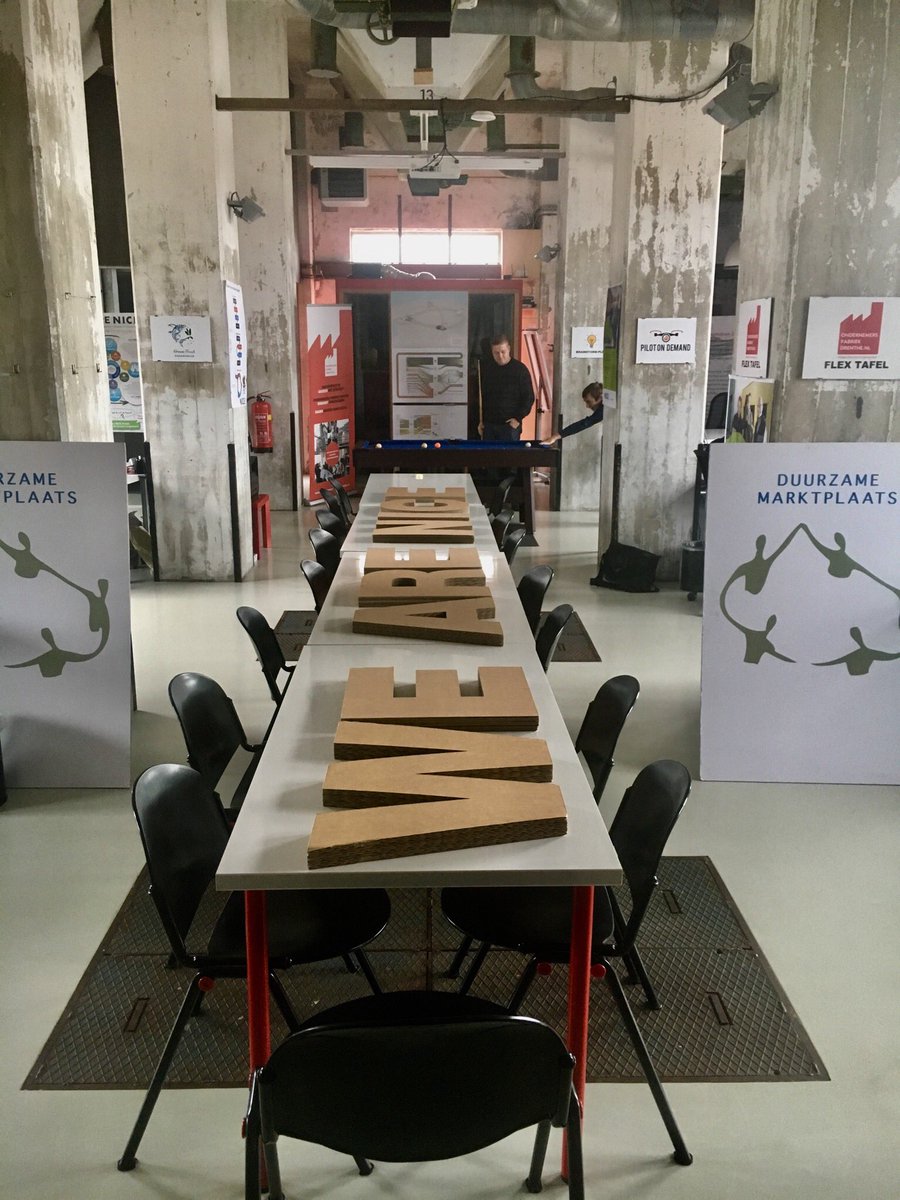 Ondertussen in <a href="/OFDrenthe/">OndernemersFabriek</a> tijdens #bouweventDrenthe...even een break tussen de bedrijven door. Net twee enthousiaste IPO-studenten op bezoek die producten uit sfval wilken gaan ontwikkelen. NICE to have 👊 #circulairbouwen #circulairondernemen #circulaireeconomie #weareNICE