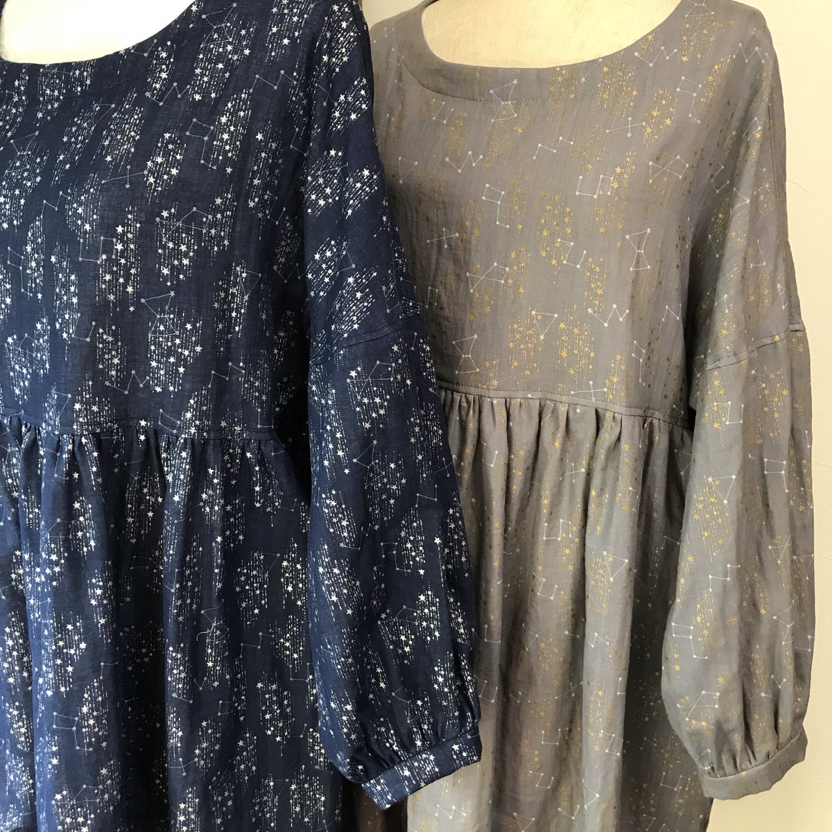 369 Cat ᴍɪᴋᴀ ɪᴄʜɪɴᴏsᴇ No Twitter カシュクールワンピース 綿麻素材で羽織としても ダブルガーゼの長袖ワンピース ラメプリントのキラキラしたお星様と星座柄のふわっとシルエットワンピース ダブルガーゼのふんわりワンピース 半袖 お家柄ミシン刺繍の