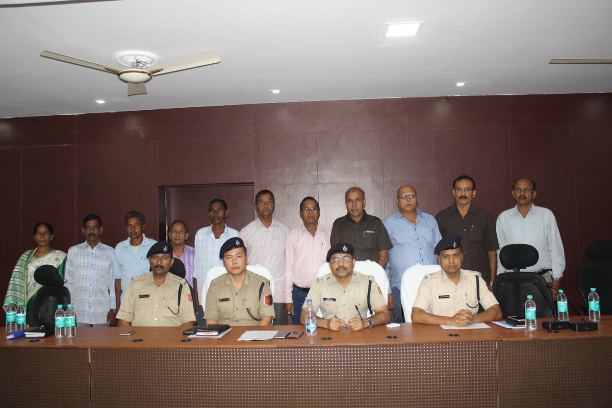 spbankura's tweet photo. #BankuraDistrictPolice organises a #FarewellProgramme on 01.11.2018 as a part of routine monthly schedule of 11(eleven) Police personnel who retired from service on superannuation. https://t.co/rKXxJSGKGL