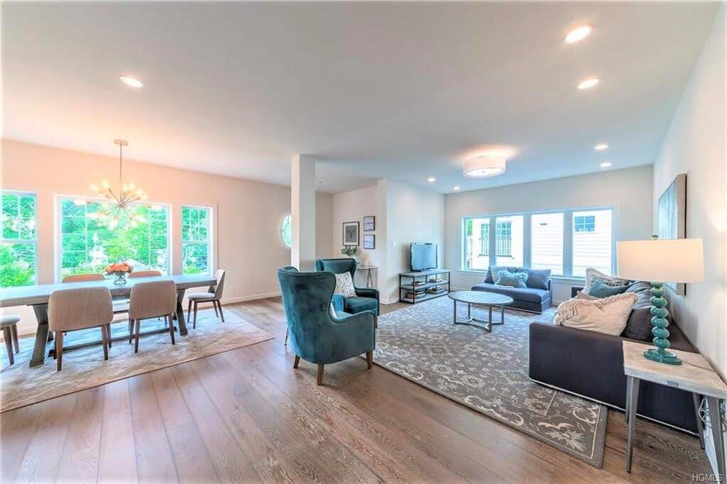 BuffaloModular's tweet photo. Let’s check out another amazing open concept plan. Look at all that light coming in!!! #buffalomodularhomes #modular #modularconstruction #modularadvantage #greatdesign #openconcept #newhomeideas #WNY #WilliamsvilleNY #affordablehousing #flooring #lighting #dining #livingroom https://t.co/6IQw7JC83o