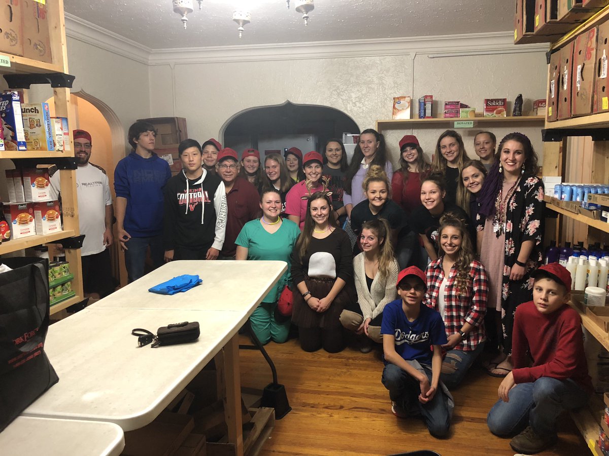 PetersburgHS's tweet photo. Way to Go PHS National Honor Society! Over 600lbs of food collected during Knock for the Needy #PHSleads #ShowcasePHS https://t.co/ogAm1N2NP8